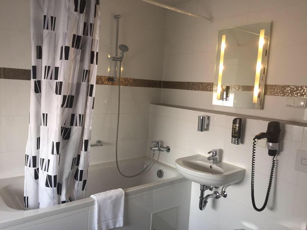 אופנבאך Hotel Monte Cristo מראה חיצוני תמונה