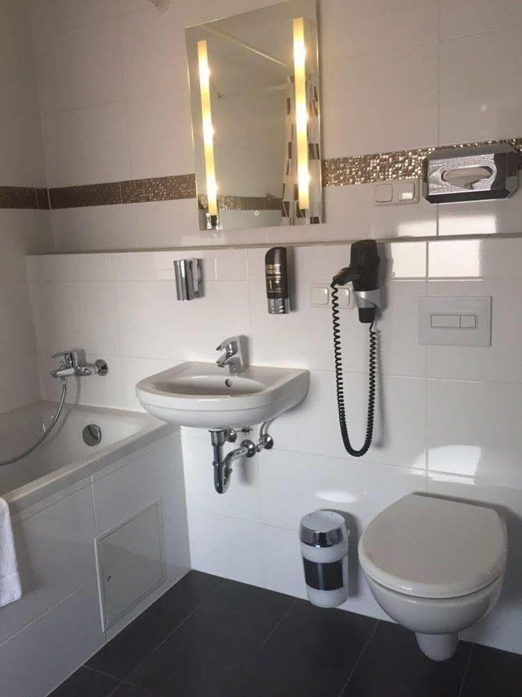 אופנבאך Hotel Monte Cristo מראה חיצוני תמונה